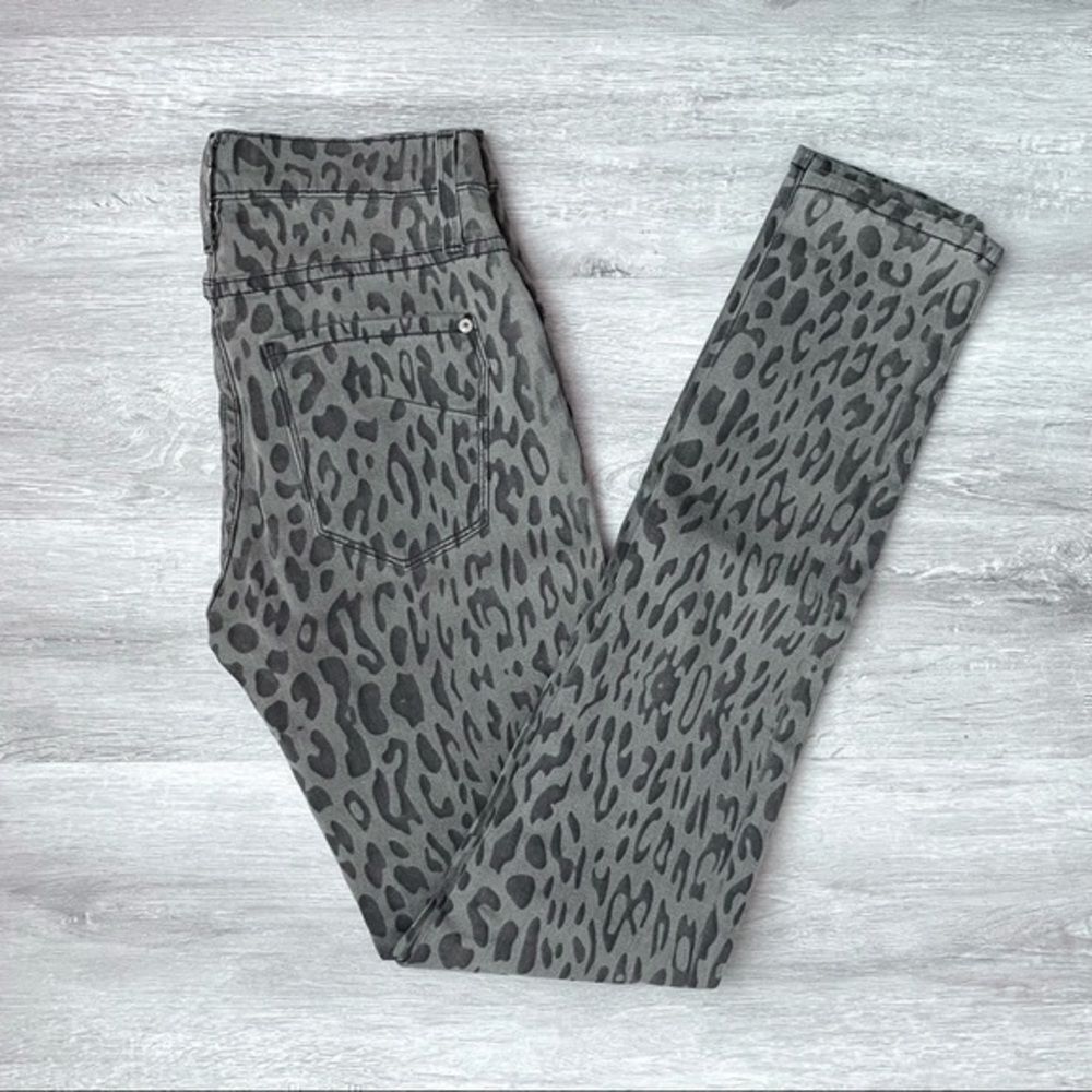 Twiggy Leopard Skinny Jeans 26